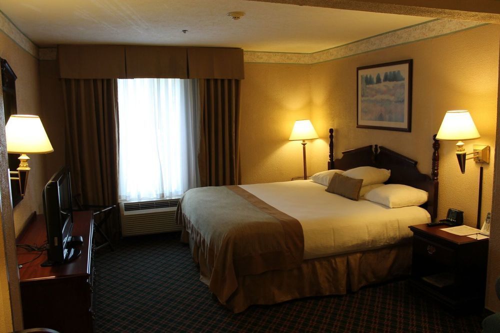 Comfort Inn & Suites Columbus North Bagian luar foto